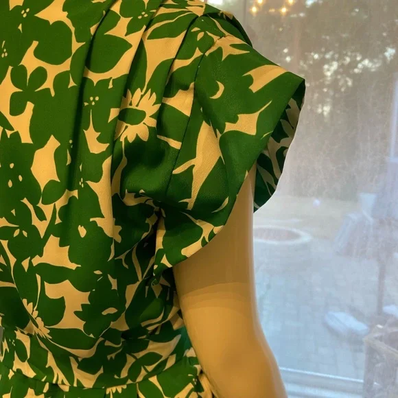 Green and White cocktail dress. Size 8. - Picture 5 of 5